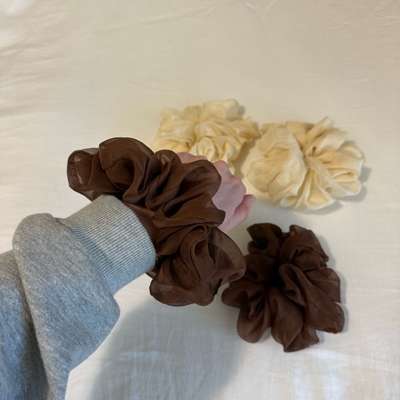 Oversized Scrunchie Set - Picture 2 of 3